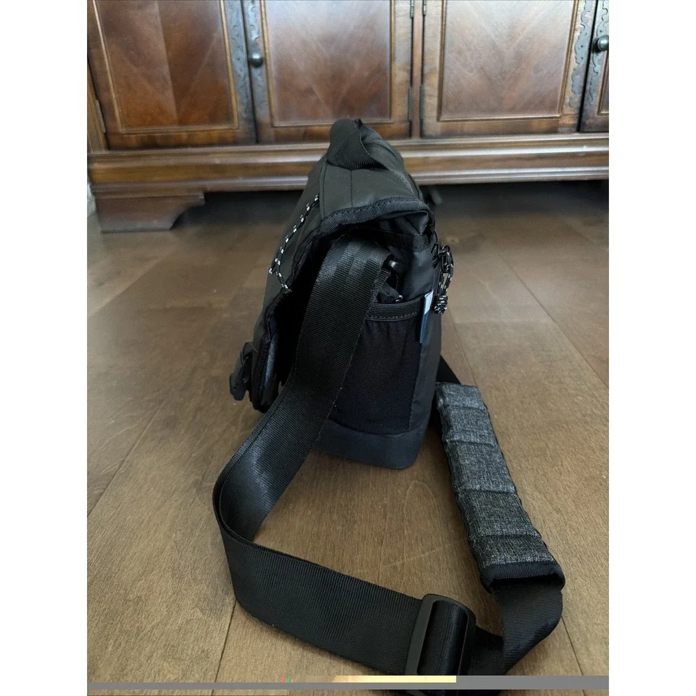 Tenba DNA 9 Slim Messenger Bag Camera Case 10x9x3 Used